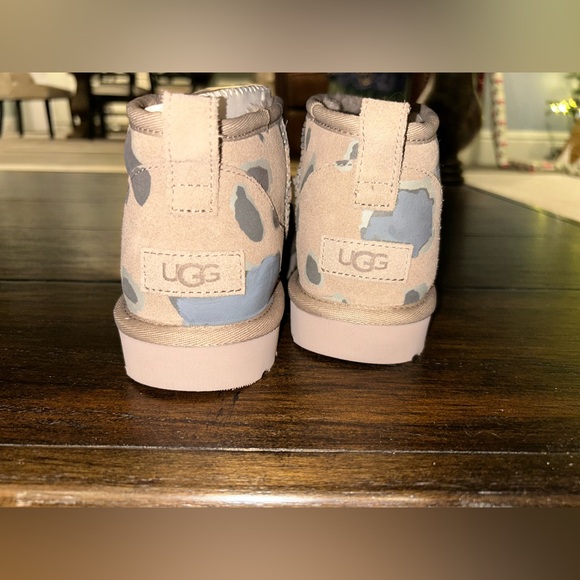 Brand new never worn ultra mini uggs! - Picture 5 of 10
